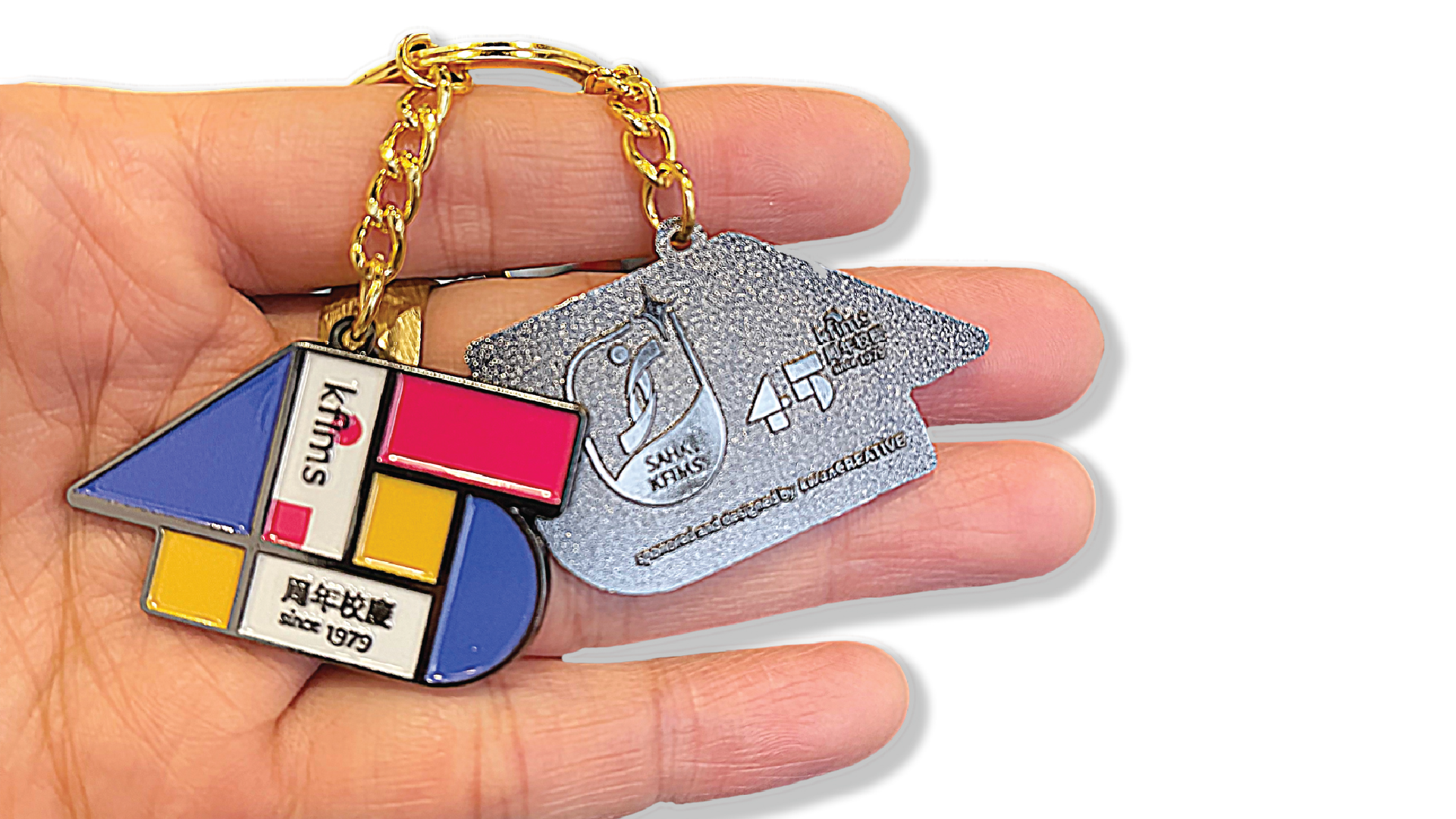 kwancreative-sahk-ko-fook-iu-memorial-school-45th-anniversary-logo-design-mondrian-style-steel-material-keychain-production Puzzle out the Future — 45th Anniversary Logo Design: The Kinetic Integration of Architecture and Soul